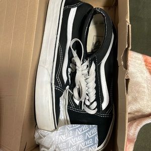 Old schools black vans